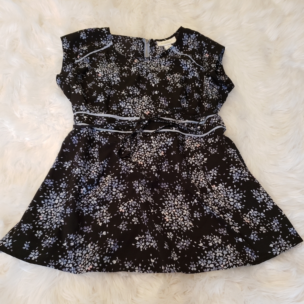Motherhood Maternity Black Floral Maternity Top with Light Blue/White Print